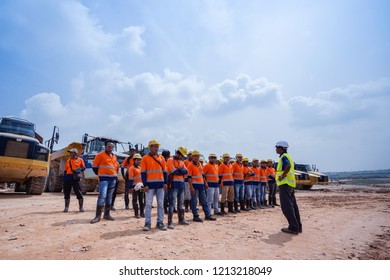 Kuala Lumpur, Malaysia - Oct 25, 2018 : Safety Officer Gives Briefing During The Environmental, Safety And Health Training Program For Construction Workers In Kuala Lumpur Malaysia.