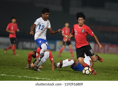 KUALA LUMPUR, MALAYSIA - October 1, 2018 : Y S Hong ,right, Of Korea Republic In Action During AFC U-16 Championship 2018 (Quarter Final) Between Korea Rupblic And India At MBPJ Stadium.