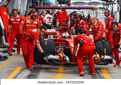 KUALA LUMPUR, MALAYSIA - OCTOBER 1, 2017 : Sebastian Vettel (Germany) Making A Pitstop In The Scuderia Ferrari SF71H F1 2018 Car During The F1 At Sepang Circuit.