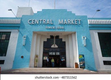 KUALA LUMPUR, MALAYSIA - SEPT 16, 2016: Central Market In Kuala Lumpur, Malaysia. The Market Was Constructed In 1888 As A Wet Market And Refurbished Into A Cultural Bazaar.