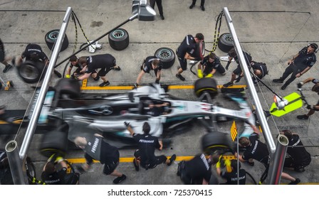 KUALA LUMPUR, MALAYSIA - SEPTEMBER 30, Mechanics Of AMG Petronas F1 Team At The Pit Lane During Malaysia Formula One Grand Prix At Sepang Circuit 