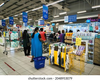 Kuala Lumpur, Malaysia-Circa September 2021: People Queuing At Supermarket To Pay At Cashier