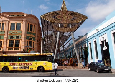 KUALA LUMPUR - MAY 22: Visitors And Tourists Visit The Central Market On May 22, 2011 In Kuala Lumpur, Malaysia. This Was A Wet Market Built In 1888 But Today Is Refurnished Into A Cultural Bazaar.