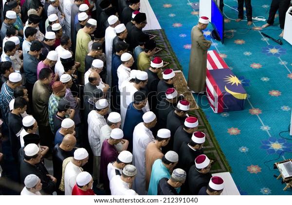 Kuala Lumpuraug 22head Imam Masjid Usamah Stock Photo Edit Now 212391040