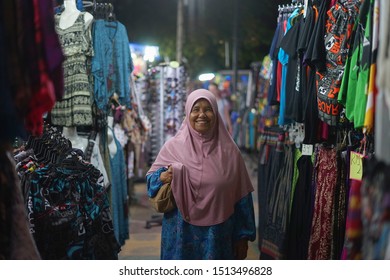 Kuala Lumpur,Malaysia - August 22 2019 : Muslim Woman Portrait At The Street Of Night Market In Kuala Lumpur. 