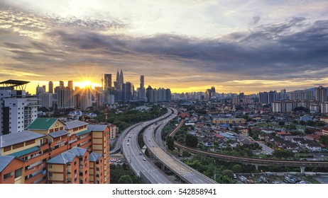 KUALA LUMPUR,MALAYSIA-DECEMBER 20 2016:a Beautiful Sunset Scenery Of Kuala Lumpur City With Sun Star Effect Views From A Tall Building