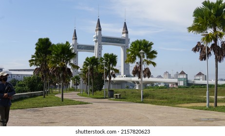 Kuala Terengganu Drawbridge Is A Bascule Bridge In Kuala Terengganu, Terengganu, Malaysia.