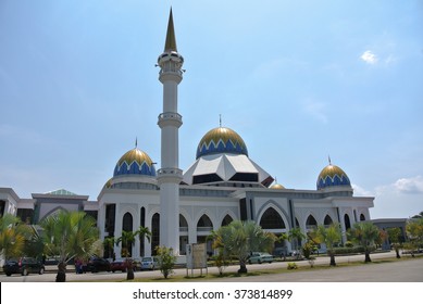 Kuantan Malaysia March 2014 Masjid Kolej Stock Photo 373814899 ...