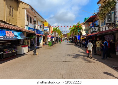 KUCHING, MALAYSIA - APRIL 22 Tourist And Local People Shopping At India Street, One Of The Main Attraction In Kuching. Photo Taken APRIL 22 2014 In Kuching, Malaysia.