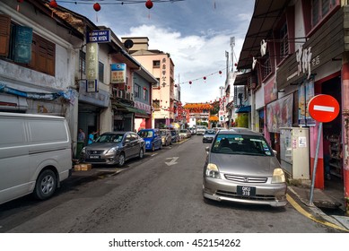 Kuching, Malaysia - Dec 29, 2015: Carpenter Street In Chinatown. Sarawak. Borneo