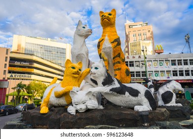 Kuching, Malaysia - Feb 25, 2017: Cats Monument At The Downtown Kuching, Sarawak Malaysia. This Monument Is A Landmark For Kuching City.