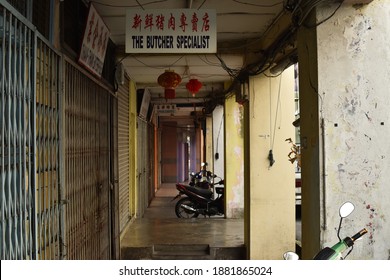 Kuching, Malaysia - May 20 2019: Rustic Shophouses In Kuching Town