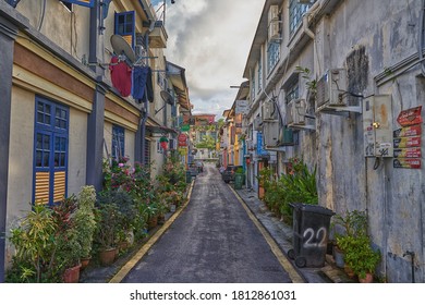 Kuching, Sarawak, Malaysia 11.09.2020: Narrow Street Of Chinatown In Kuching