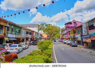 Kuching, Sarawak, Malaysia 4.09.2020: Colorful Street In Chinatown District