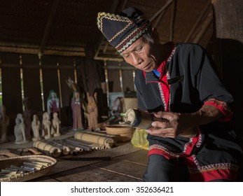 Kuching,Sarawak,Malaysia-December 14,2015:Undentified People Of Orang Ulu Preparing Wood Carving And Sculpture.