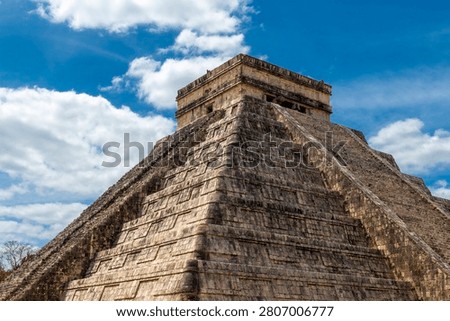 Kukulkan Maya Pyramid, Chichen Itza, Yucatan, Mexico.