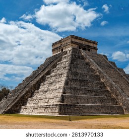 Kukulkan Pyramid, Chichen Itza, Yucatan, Mexico.