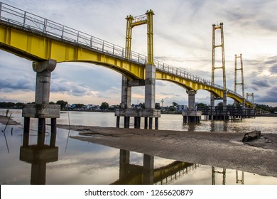 Kumala Island Bridge On Mahakam River Stock Photo 1265620879 | Shutterstock