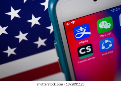 Kumamoto, JAPAN - Jan 6 2021 : Alipay, WeChat Pay, CamScanner, QQ Wallet, SHAREit, Tencent QQ, VMate and WPS Office with US flag.US expands ban on Chinese apps to include popular Chinese payment apps