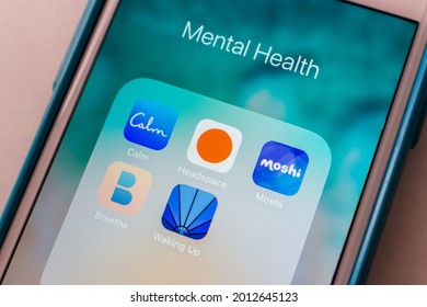 Kumamoto, JAPAN - Jun 8 2021 : Popular Mental Health, Health Care And Help Sleep And Meditation Service Apps (Calm App, Headspace, Moshi, Breethe App And Waking Up App With Sam Harris) On IPhone.