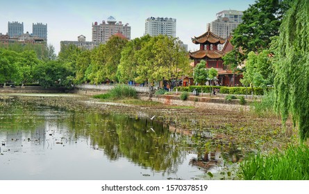 Kunming, Yunnan, China. 04/26/2016. Green Lake Park 