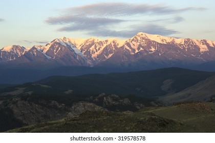 Kurai steppe and North Chuya ridge at the dawn.