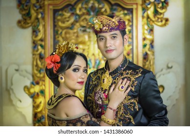 Bilder Stockfoton Och Vektorer Med Bali Traditional Clothing