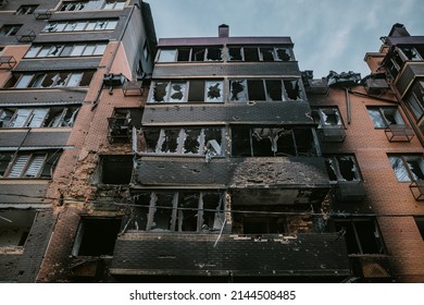 KYIV REGION, UKRAINE 05.04.2022
Irpin, Bucha, Dmitrivka.
Atrocities of the russian army in the suburbs of Kyiv. Irpin. Houses of civilians destroyed by russian tanks. russia's war against Ukraine.
