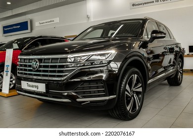 Kyiv, Ukraine - 08.26.2022: Volkswagen Touareg In A Car Dealership