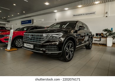 Kyiv, Ukraine - 08.26.2022: Volkswagen Touareg In A Car Dealership