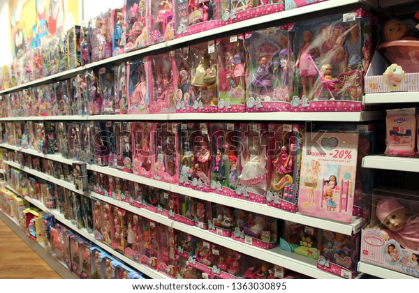 Kyiv\
/ Ukraine. 28 September 2018: \
Shop toys. Toy store. Inside toy\
shop. Rows of shelves with toys. Wide selection of dolls in\
children\'s store. Shop for children. Dolls for\
girls