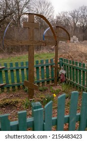 Kyiv, Ukraine - Apr. 03, 2022: Photography To Theme Old Grave With Cross During Ukraine War, Photo Consisting Of Old Grave In Cross On War Ukraine, Old Grave With Cross From Long War In Ruined City