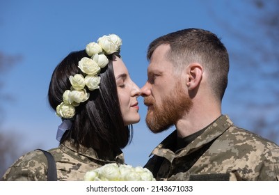 KYIV, UKRAINE - Apr. 07, 2022: War And Love. Members Of The Kyiv Territorial Defense Married In Kyiv Under The Laws Of Martial Law, Kyiv, Ukraine