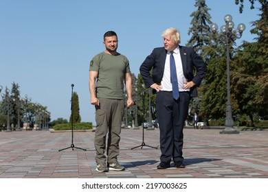 Kyiv, Ukraine, August 24 2022. Ukraine's President Volodymyr Zelenskiy And British Prime Minister Boris Johnson Unveil A Plaque With Johnson's Name On The Alley Of Bravery After A Joint News Briefing.