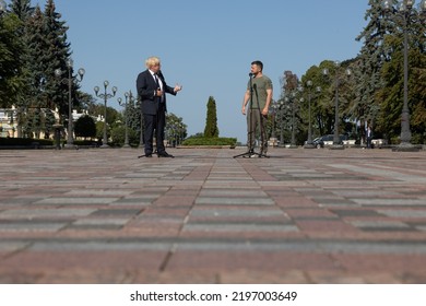 Kyiv, Ukraine, August 24 2022. Ukraine's President Volodymyr Zelenskiy And British Prime Minister Boris Johnson Unveil A Plaque With Johnson's Name On The Alley Of Bravery After A Joint News Briefing.