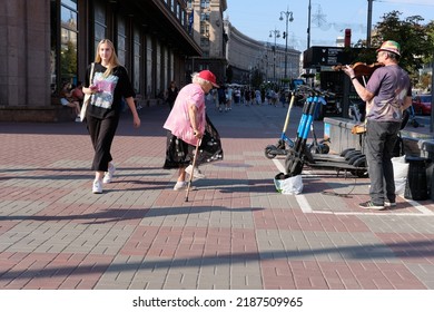 Kyiv, Ukraine - August 6 2022: Street Musician And People On Sidewalk