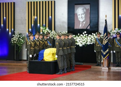 KYIV, UKRAINE Guard Of Honor Carries The Coffin At Funeral Farewell Ceremony With The First President Of Ukraine Leonid Kravchuk, MAY 17, 2022