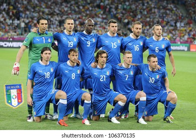 KYIV, UKRAINE - JUNE 24, 2012: Italy national football team pose for a group photo before UEFA EURO 2012 game against England on June 24, 2012 in Kyiv, Ukraine