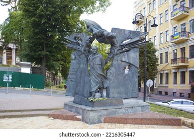 Kyiv, Ukraine - June 6,  2022. Monument To Vyacheslav Chornovil (Ukrainian Political Activist Of 90th) In Kyiv, Ukraine