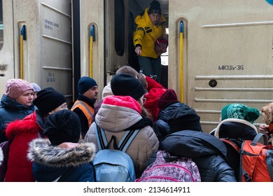 KYIV, UKRAINE - Mar. 11, 2022:War Refugees In Ukraine. People At The Kyiv Railway Station Are Evacuated To The Western Safer Areas Of The Country. Crowd Of People Boarding The Train