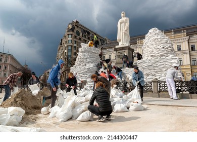 Kyiv, Ukraine, March 29, 2022, volunteers cover the monument to Princess Olga, St. Andrew the Apostle, educators Cyril and Methodius with sandbags to protect the heritage from Russian shellings