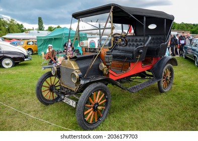 KYIV, UKRAINE MAY 29, 2021: Old Car Land Festival. The Famous 1912 Ford T Was The First Mass-produced Car Of Its Time, And For The First Time In The World It Was Assembled By Conveyor Belt