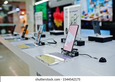 Kyiv, Ukraine - October 28, 2019:  New Samsung Mobile Smartphones Are Displayed On Retail Display In Electronic Store.