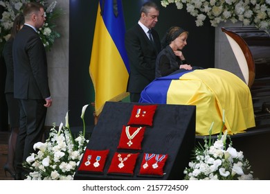 KYIV, UKRAINE Relatives At Funeral Farewell Ceremony With The First President Of Ukraine Leonid Kravchuk, MAY 17, 2022