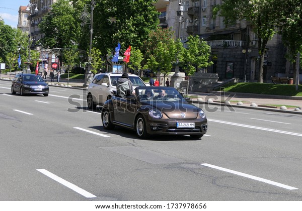 Kyiv/Ukraine - 05.09.2020: Rally with the\
cars with blue and red flags and banners of one of the political\
parties for the victory day on the city\
street