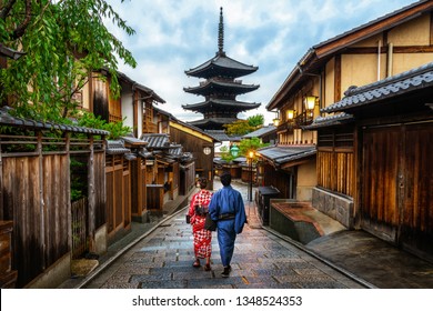 Kyoto, Japan Culture Travel - Asian Traveler Wearing Traditional Japanese Kimono Walking In Higashiyama District In The Old Town Of Kyoto, Japan.