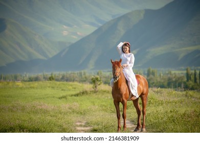 3,470 Asian girl horse Images, Stock Photos & Vectors | Shutterstock