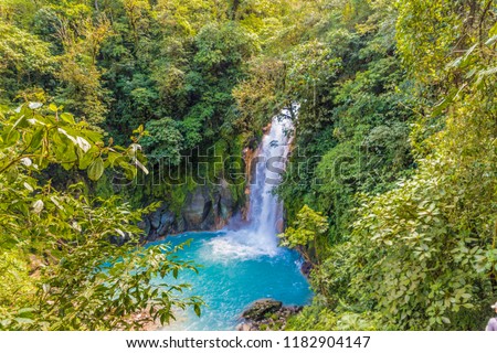 La Fortuna, Costa Rica. March 2018. A view of the blue waterfall Rio Celeste in Costa Rica Foto stock © 