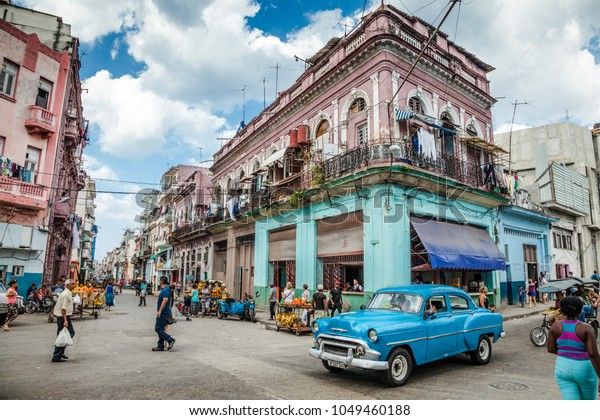 La Habana, Cuba - March\
26th 2016 : a glimpse at the daily life of the incredible city of\
La Habana.