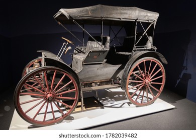 La Haya, Paises Bajos; October 19, 2019: Very Very Old Historic Car, One Of The First Cars On The World, International Harvester Model A Runabout